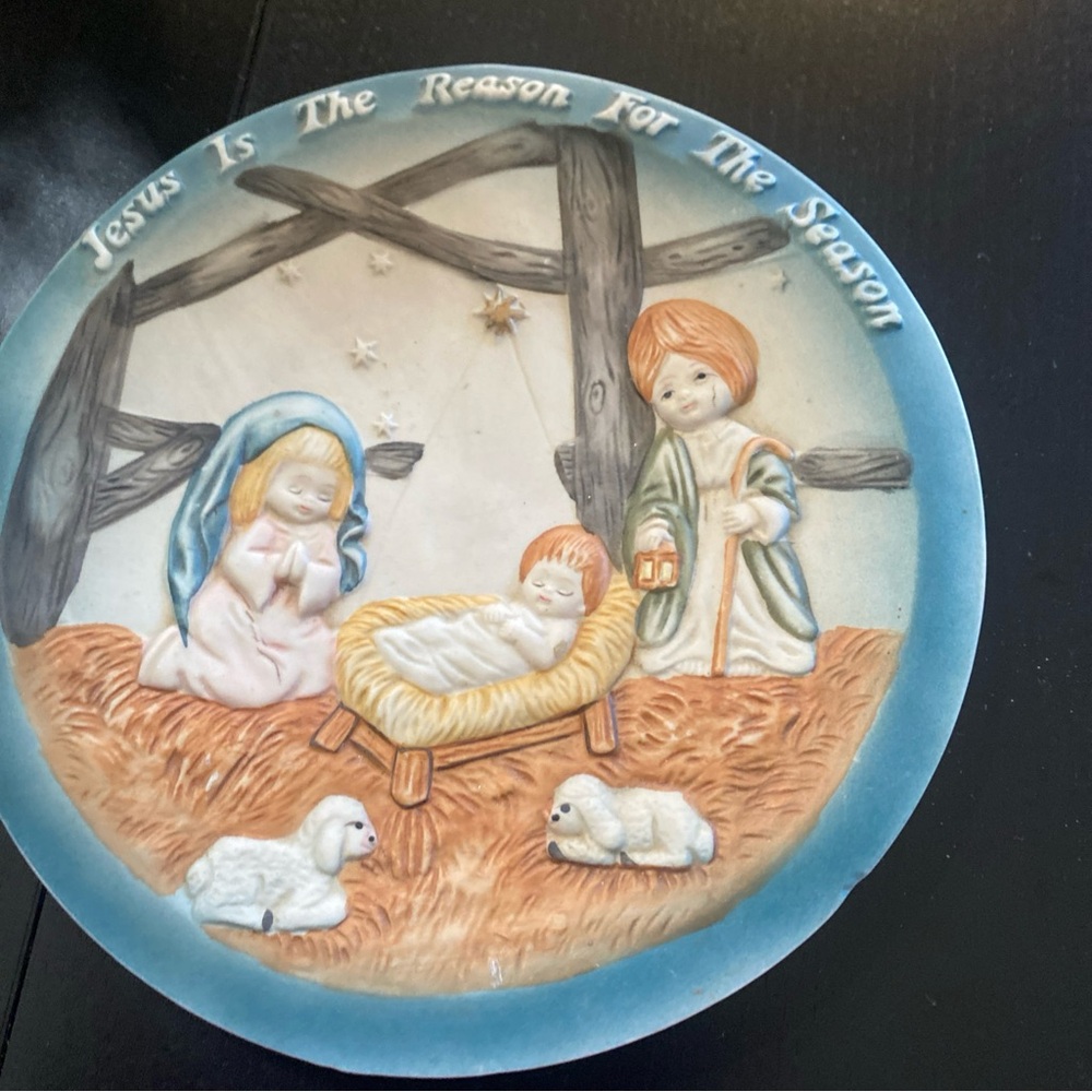 Nativity Scene Decorative Plate - Picture 4 of 6